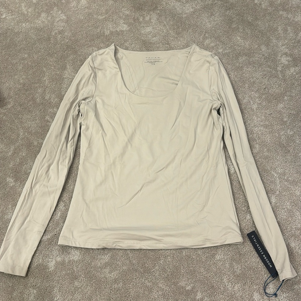 NWT Tan Long Sleeve Tahari Modern Essentials